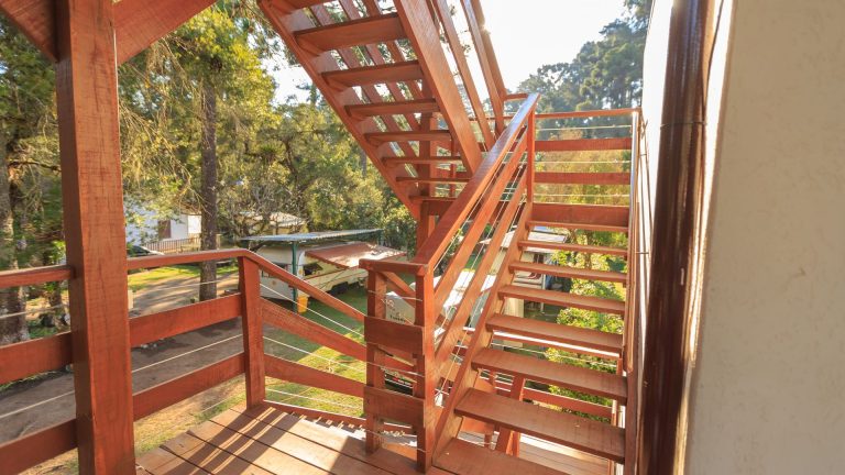 Escalier extérieur en kit : guide d’achat, calcul et pose